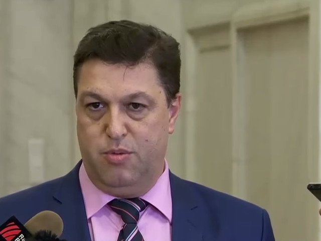 Serban Nicolae crede ca blitul telefonului consuma din minutele din abonament