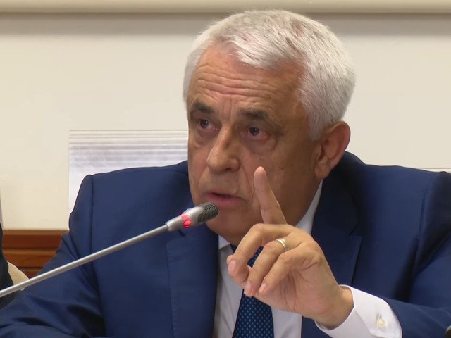 Petre Daea: Oaia este o statuie vie