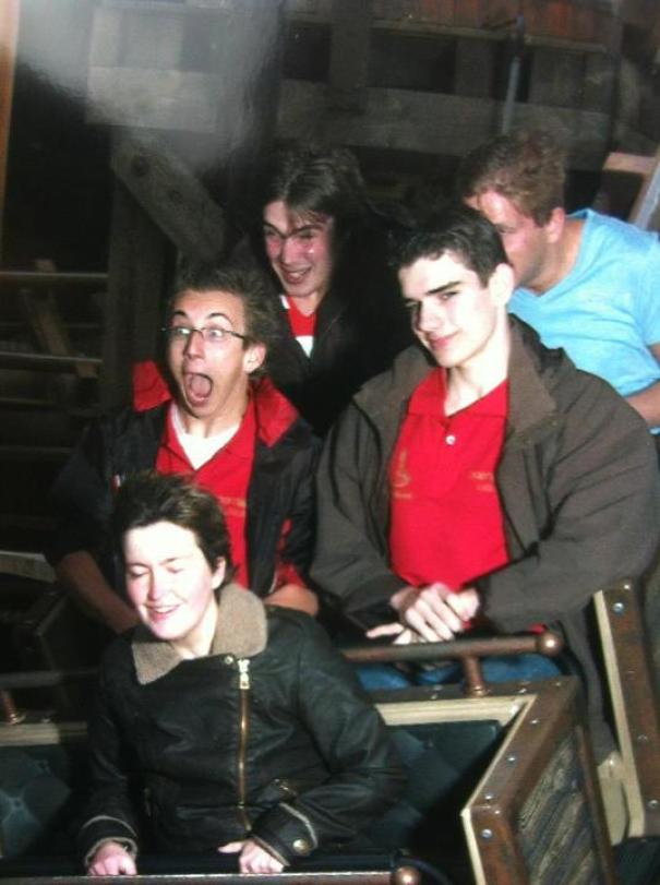 De la panica la extaz. Top 10 cele mai amuzate poze facute in roller coaster