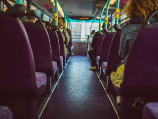 In autobuz
