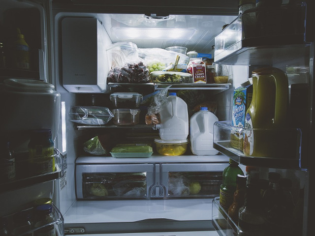 Arunca o privire in frigider