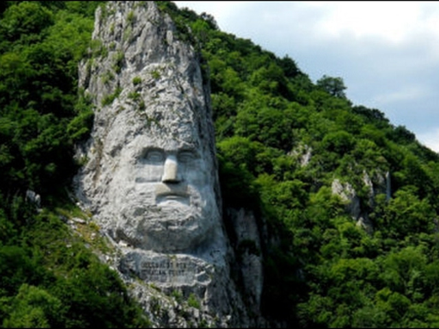 In Romania se afla cea mai mare sculptura in piatra din Europa