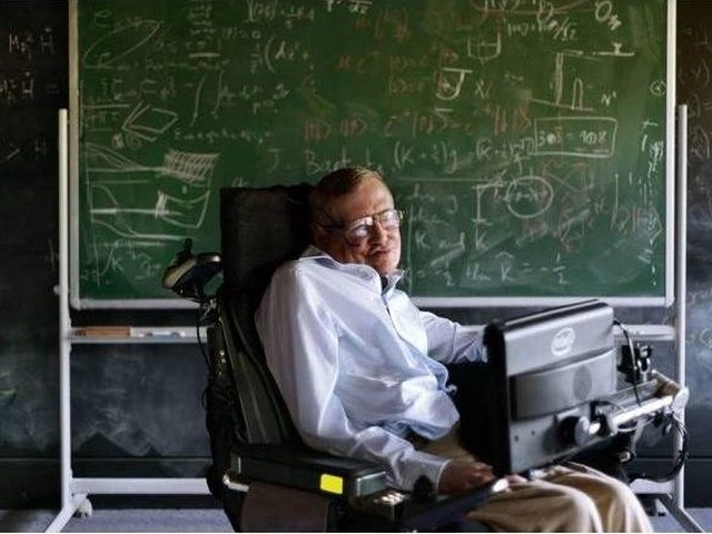 Stephen Hawking: Inteligenta artificiala poate fi cel mai rau lucru din istoria civilizatiei noastre