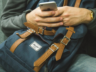 Cei care isi pun geanta pe scaunul de langa