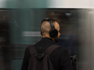 Cei care merg cu ghiozdanul in spate