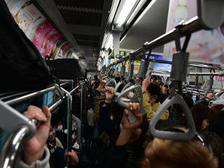 Cei care vor sa intre acolo unde nu mai e loc