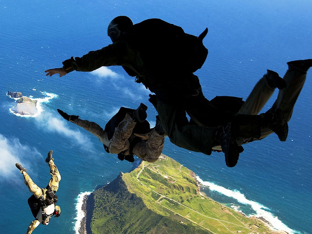 Stiai ca prima schita a unei parasute ii apartine lui Leonardo da Vinci?