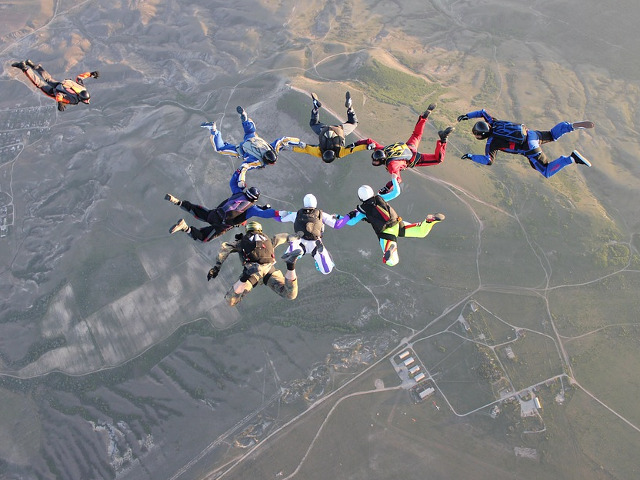 43.000 - recordul la numarul de sarituri cu parasuta