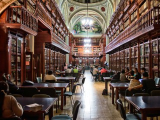 Viziteaza o biblioteca
