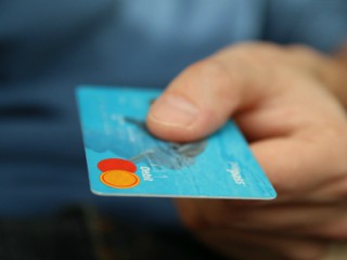 Foloesti cardul de credit