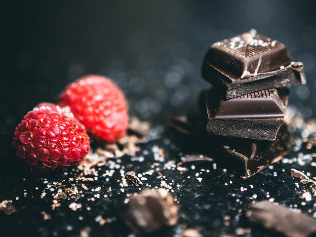 Ciocolata neagra cu zmeura