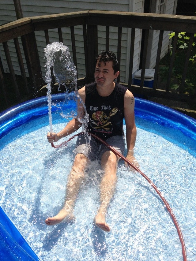 Chiar si la 32 de ani te poti bucura de noua piscina