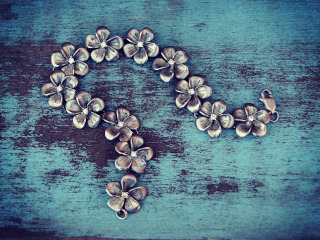 Ajuta la curatarea bijuteriilor