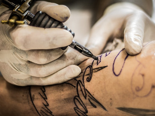 Desenator de tatuaje