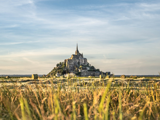 Mont Saint-Michel, Franta – "O poveste incalcita"