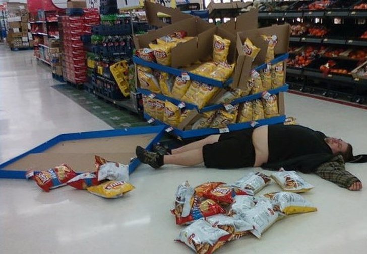 Cand te apuca somnul printre rafturi