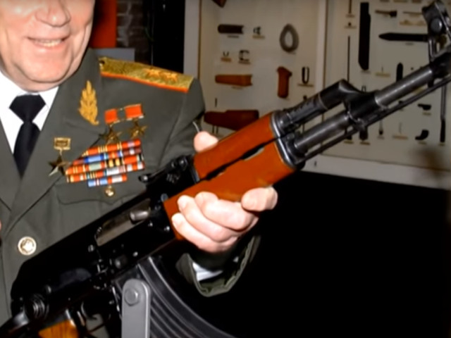 Mikhail Kalashnikov, creatorul AK-47