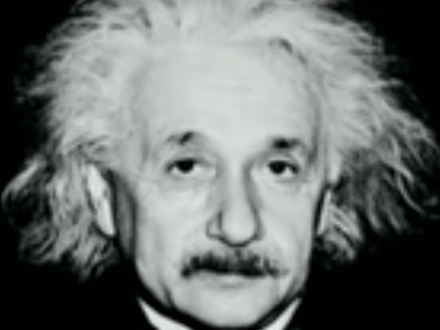 Albert Einstein, ale carui teorii au contribuit la crearea bombei atomice