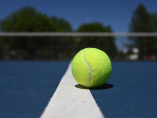 Joaca tenis