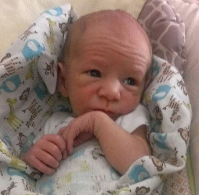 Imagini cu bebelusi care s-au nascut "batrani"