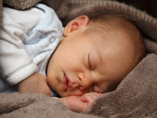 Nu poti dormi cand copilul doarme