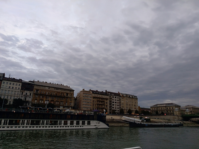 Capitala ce se poate lauda cu un loc privilegiat pe harta: de o parte si de alta a Dunarii