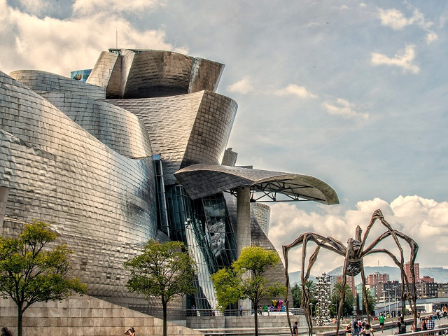 Muzeul proiectat de arhitectul Frank Gehr, inconfundabil