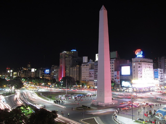 Obeliscul este unul dintre simbolurile acestei metropole, supranumita "Parisul Americii de Sud"
