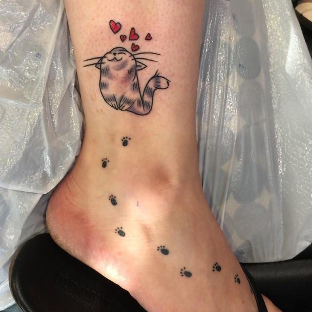Un tatuaj perfect pentru iubitorii de pisici