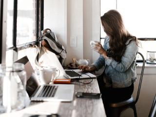 "Acorzi prea multa atentie carierei tale"