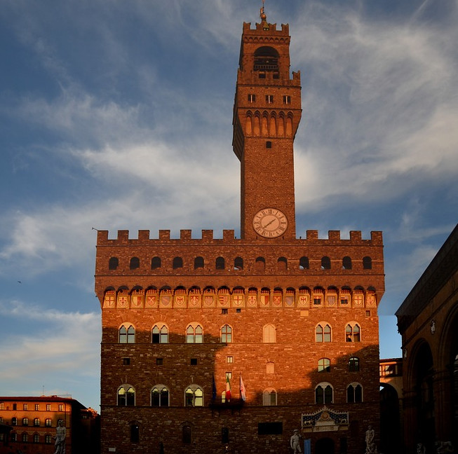 Cladirea care gazduieste primaria unui oras cunoscut din Europa