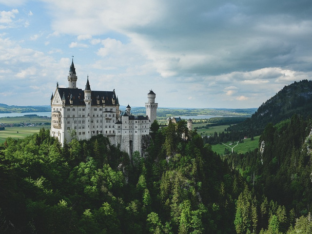 Castelul despre care se spune ca ar fi inspiratia pentru cel din "Frumoasa adormita"