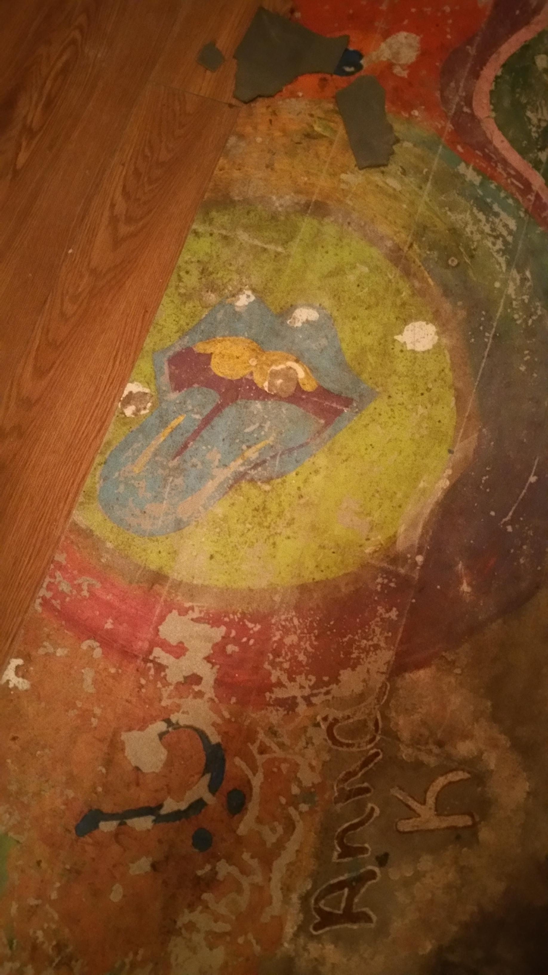 Priveste cu atentie!