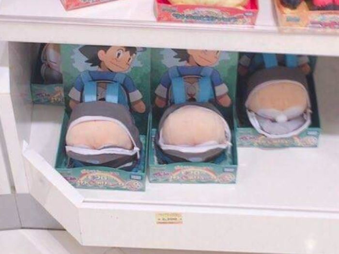 Un elev care are in ghiozdan un pokemon. Sau nu?