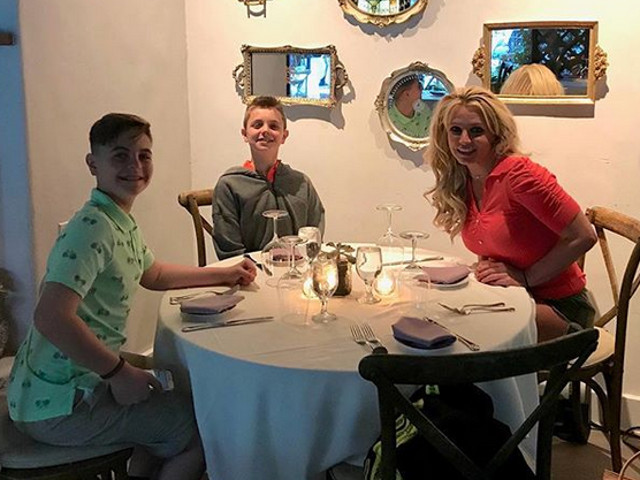 Britney Spears, alaturi de cei doi baieti