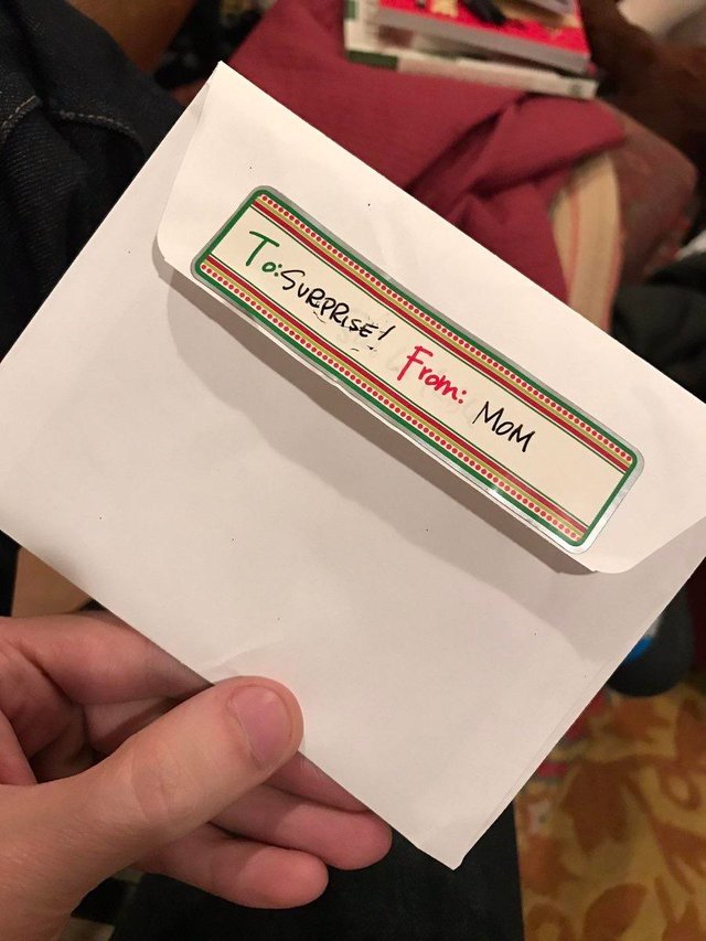 O mama care se straduieste sa inteleaga ce este cu "Secret Santa"