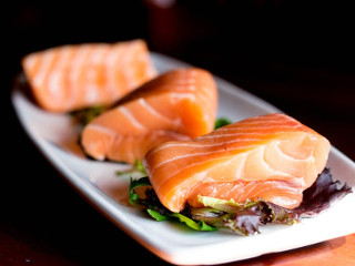 In perioada sarcinii femeile nu ar trebui sa manance peste, deoarece bebelusul ar putea sa nu vorbeasca mult timp