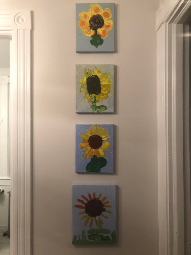 4 picturi cu floarea-soarelui, realizate de patru frati, la aceeasi varsta de 5 ani