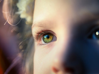 Au ochii mari si expresivi