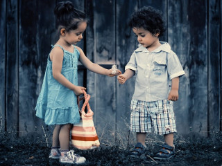 Le place sa ii ajute pe ceilalti