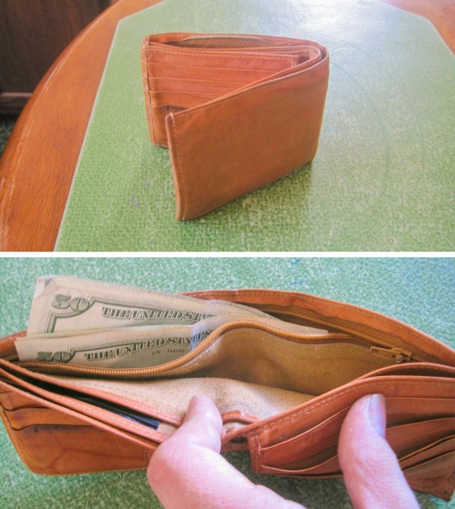 Un portofel scos la vanzare pentru 25 de centi in care se aflau 50 de dolari