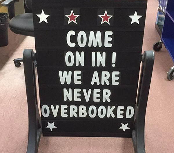 "Intrati. Nu suntem niciodata supraaglomerati"