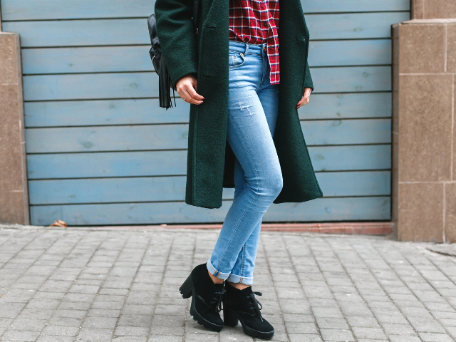 Camasa, blugi skinny si palton ¾