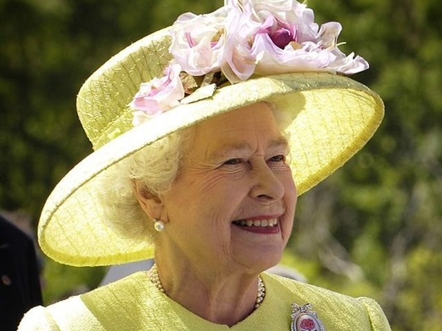 Regina Elisabeta nu plateste taxe