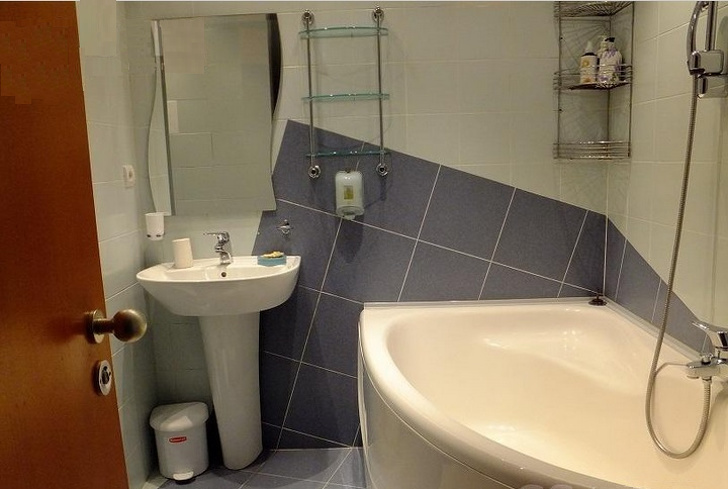 Sa fie eroarea celor care au amenajat baia sau dorinta proprietarului?