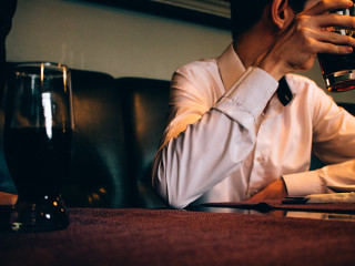 Ii invita in oras noaptea