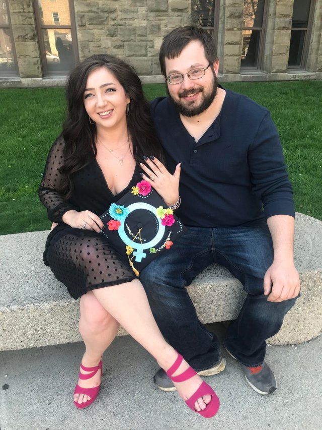 "Ne-am intalnit acum cinci ani pe cand lucram la un restaurant. Eu eram eram chelnerita si el spala vasele. Acum el este bucatarul si eu mi-am luat masterul si m-a cerut! Cea mai fericita zi din viata mea pana acum".