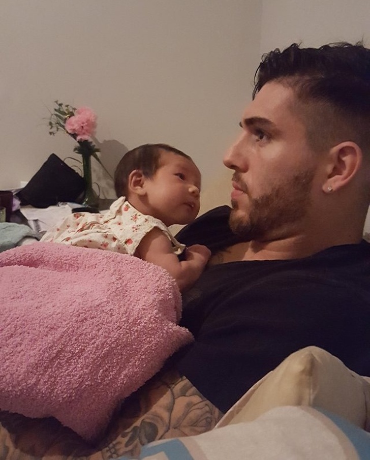 Dupa patru ani in care a incercat sa aiba un copil, acest barbat este, in sfarsit, tata