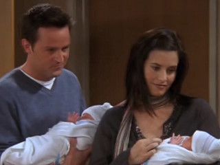 Actrita Courteney Cox chiar incerca sa ramana insarcinata in timp ce personajul ei facea la fel