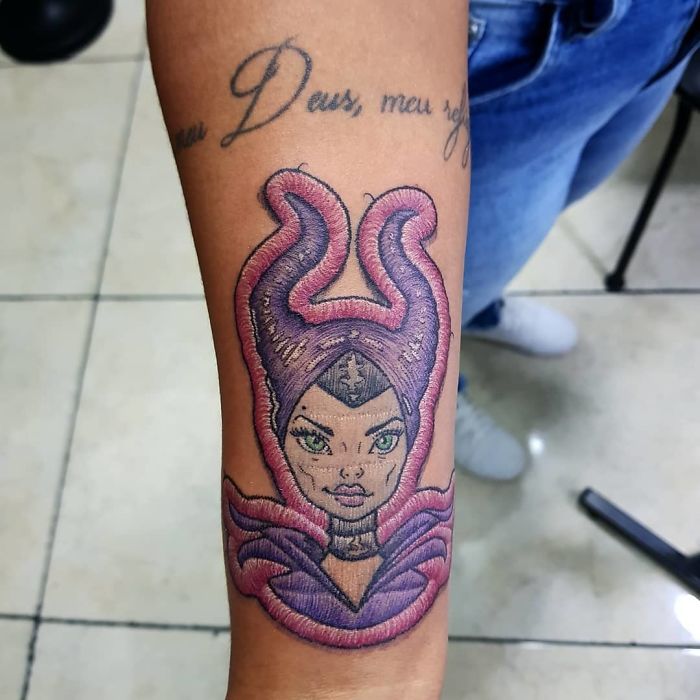 Un fan al filmului Maleficent a optat pentru acest tatuaj